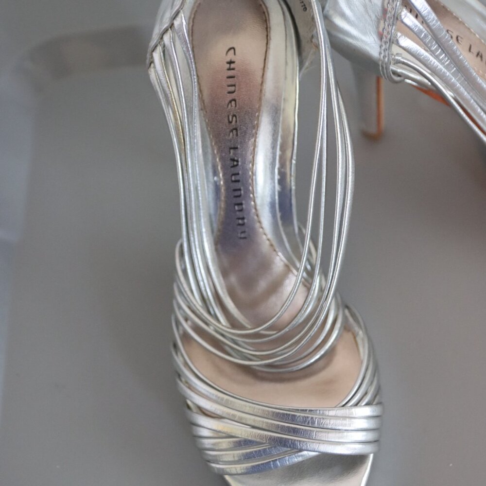 Chinese Laundry Imagine Silver Strappy Heels Size 7.5 Zip Back - Picture 6 of 14